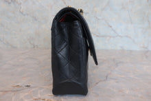 将图片加载到图库查看器,CHANEL/香奈儿 巴黎限定 CF 双盖 链条包 羊皮 Black/Gold hadware(黑色/金色金属) 肩背包 800030144