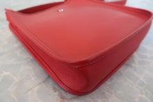 将图片加载到图库查看器,HERMES VESPA TPM Graine Couchevel leather Rouge vif □H刻印 Shoulder bag 700090148