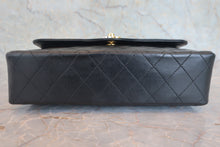 将图片加载到图库查看器,CHANEL/香奈儿 巴黎限定 CF 双盖 链条包 羊皮 Black/Gold hadware(黑色/金色金属) 肩背包 800030144