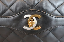 将图片加载到图库查看器,CHANEL/香奈儿 巴黎限定 CF 双盖 链条包 羊皮 Black/Gold hadware(黑色/金色金属) 肩背包 800030144