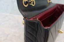 Load image into Gallery viewer, CHANEL  V-Stitch chain shoulder bag Lambskin Black/Gold hadware Shoulder bag 700100063