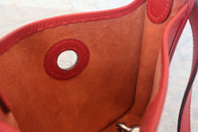将图片加载到图库查看器,HERMES VESPA TPM Graine Couchevel leather Rouge vif □H刻印 Shoulder bag 700090148