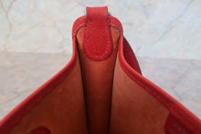 将图片加载到图库查看器,HERMES VESPA TPM Graine Couchevel leather Rouge vif □H刻印 Shoulder bag 700090148