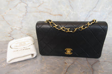Load image into Gallery viewer, CHANEL Mini matelasse chain shoulder bag Lambskin Black/Gold hadware Shoulder bag 600120026