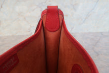 将图片加载到图库查看器,HERMES VESPA TPM Graine Couchevel leather Rouge vif □H刻印 Shoulder bag 700090148