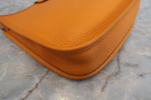 将图片加载到图库查看器,HERMES EVELYNE TPM Clemence leather Orange C刻印 Shoulder bag 700090048