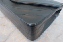 Load image into Gallery viewer, CHANEL chain shoulder bag Lambskin Black/Gold hadware Shoulder bag 800030128