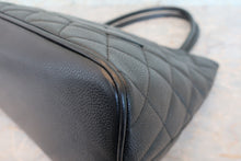 Load image into Gallery viewer, CHANEL Medallion Tote Caviar skin Black/Silver hadware Tote bag 700060203