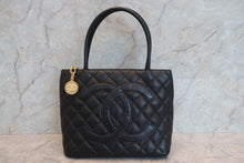 將圖片載入圖庫檢視器 CHANEL/シャネル 復刻トート キャビアスキン ブラック/ゴールド金具 トートバッグ 700090015