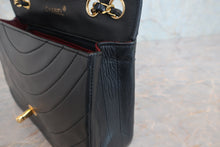 Load image into Gallery viewer, CHANEL chain shoulder bag Lambskin Black/Gold hadware Shoulder bag 800030128