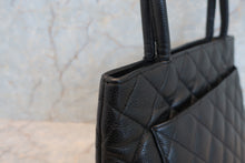 將圖片載入圖庫檢視器 CHANEL/シャネル 復刻トート キャビアスキン ブラック/ゴールド金具 トートバッグ 700090015