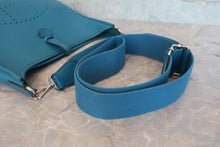 将图片加载到图库查看器,HERMES EVELYNE 3PM Clemence leather Blue izmir Shoulder bag 800040133