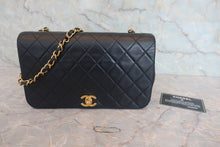 Load image into Gallery viewer, CHANEL Matelasse Full Flap chain shoulder bag Lambskin Black/Gold hadware Shoulder bag 800030134