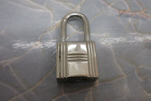 Load image into Gallery viewer, HERMES PICOTIN LOCK MM Clemence leather Gris tourterelle □N Engraving Hand bag 700090041