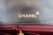 Load image into Gallery viewer, CHANEL Matelasse Full Flap chain shoulder bag Lambskin Black/Gold hadware Shoulder bag 800030134