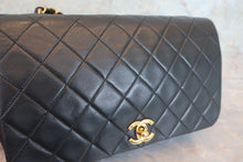 Load image into Gallery viewer, CHANEL Matelasse Full Flap chain shoulder bag Lambskin Black/Gold hadware Shoulder bag 800030134
