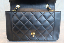 將圖片載入圖庫檢視器 CHANEL/シャネル ダイアナマトラッセチェーンショルダーバッグ ラムスキン ブラック/ゴールド金具 ショルダーバッグ 700090012