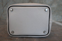 Load image into Gallery viewer, HERMES PICOTIN PM Bi-color Clemence leather/Epsom leather White/Black □J Engraving Hand bag 700110109