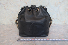 画像をギャラリービューアに読み込む, CHANEL/シャネル ココマーク巾着チェーンショルダーバッグ キャビアスキン ブラック/ゴールド金具 ショルダーバッグ 800020068