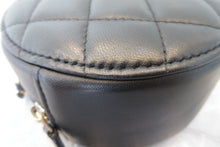 Load image into Gallery viewer, CHANEL Matelasse round chain shoulder bag Lambskin Black/Gold hadware Shoulder bag 700090130