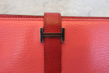 Load image into Gallery viewer, HERMES  Bearn Soufflet Chevre myzore goatskim Rose lipstick/Rouge casaque □Q Engraving Wallet 700030151