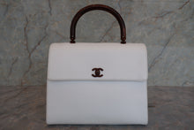 Load image into Gallery viewer, CHANEL Matelasse Trapezoid Hand bag Caviar skin/Plastic White/Gold hadware Hand bag500050069