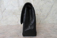 將圖片載入圖庫檢視器 CHANEL/シャネル パリ限定マトラッセダブルフラップチェーンショルダーバッグ ラムスキン ブラック/ゴールド金具 ショルダーバッグ 700090092