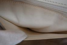 Load image into Gallery viewer, CHANEL Matelasse Trapezoid Hand bag Caviar skin/Plastic White/Gold hadware Hand bag500050069