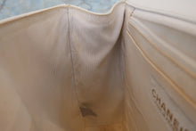 Load image into Gallery viewer, CHANEL Matelasse Trapezoid Hand bag Caviar skin/Plastic White/Gold hadware Hand bag500050069