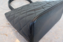 将图片加载到图库查看器,CHANEL/香奈儿 复刻托特包 荔枝皮 Black/Gold hardware(黑色/金色金属) 托特包 800080231