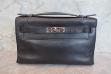 Load image into Gallery viewer, HERMES Pochette Kelly Gulliver leather Black □H Engraving Hand bag 700120221