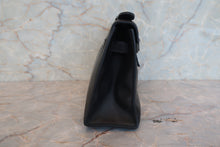 Load image into Gallery viewer, HERMES Pochette Kelly Gulliver leather Black □H Engraving Hand bag 700120221