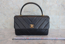画像をギャラリービューアに読み込む, CHANEL/シャネル Vステッチ2WAYバッグ ラムスキン ブラック/ゴールド金具 ショルダーバッグ 800080041