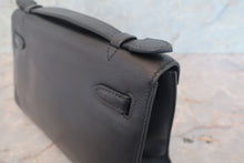 Load image into Gallery viewer, HERMES Pochette Kelly Gulliver leather Black □H Engraving Hand bag 700120221