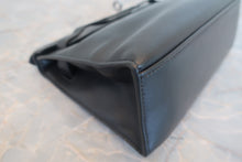 Load image into Gallery viewer, HERMES Pochette Kelly Gulliver leather Black □H Engraving Hand bag 700120221