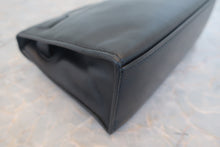 Load image into Gallery viewer, HERMES Pochette Kelly Gulliver leather Black □H Engraving Hand bag 700120221