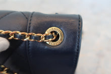 將圖片載入圖庫檢視器 CHANEL/シャネル チェーンショルダーバッグ ラムスキン ネイビー/ゴールド金具 ショルダーバッグ 700050006