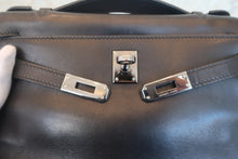 Load image into Gallery viewer, HERMES Pochette Kelly Gulliver leather Black □H Engraving Hand bag 700120221