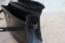 Load image into Gallery viewer, HERMES Pochette Kelly Gulliver leather Black □H Engraving Hand bag 700120221