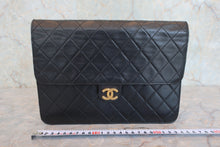 将图片加载到图库查看器,CHANEL/香奈儿 CF 按压锁 链条包 羊皮 Black/Gold hadware(黑色/金色金属) 肩背包 800060031