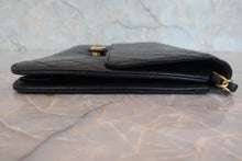 将图片加载到图库查看器,CHANEL/香奈儿 CF 按压锁 链条包 羊皮 Black/Gold hadware(黑色/金色金属) 肩背包 800060031