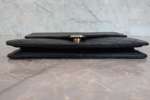 将图片加载到图库查看器,CHANEL/香奈儿 CF 按压锁 链条包 羊皮 Black/Gold hadware(黑色/金色金属) 肩背包 800060031