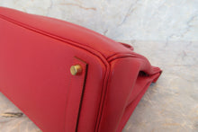 Load image into Gallery viewer, HERMES HAUT A COURROIRE 32 Graine Couchevel leather  Rouge vif □B Engraving Hand bag 700070103