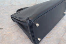 Load image into Gallery viewer, HERMES KELLY 28 Evergrain leather Blue Indigo □I Engraving Shoulder bag 700070290