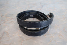 Load image into Gallery viewer, HERMES KELLY 28 Evergrain leather Blue Indigo □I Engraving Shoulder bag 700070290