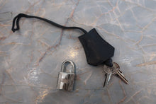 Load image into Gallery viewer, HERMES KELLY 28 Evergrain leather Blue Indigo □I Engraving Shoulder bag 700070290