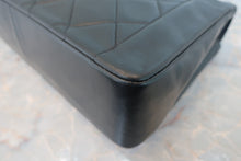 Load image into Gallery viewer, CHANEL Diana matelasse chain shoulder bag Lambskin Black/Gold hadware Shoulder bag 800030130