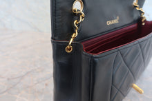 Load image into Gallery viewer, CHANEL Diana matelasse chain shoulder bag Lambskin Black/Gold hadware Shoulder bag 800030130