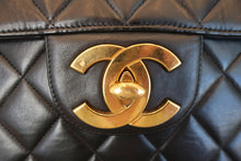 Load image into Gallery viewer, CHANEL Medium Matelasse single flap chain shoulder bag Lambskin Black/Gold hadware Shoulder bag 700100071