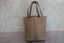 画像をギャラリービューアに読み込む, HERMES/エルメス ピコタンロックMM トリヨンクレマンス トレンチ U刻印 ハンドバッグ 700120228